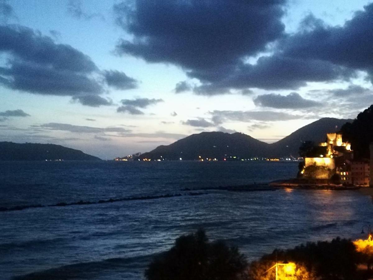 Il Faro Dei Poeti Leilighet Lerici Eksteriør bilde